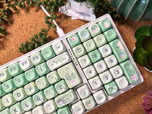 Detalle bloque numérico del teclado mecánico Jardín de REM83 con distribución ISO Español, teclas PBT perfil MOA, Hot Swap e iluminación RGB.