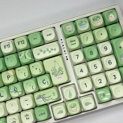 Detalle ampliado teclado mecánico Jardín de REM83 con distribución ISO Español, teclas PBT perfil MOA, Hot Swap e iluminación RGB.