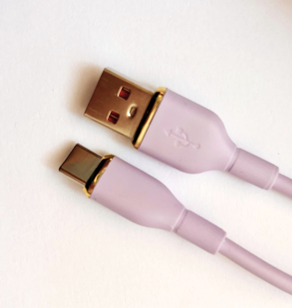 USB kaapelit hattaran violetti